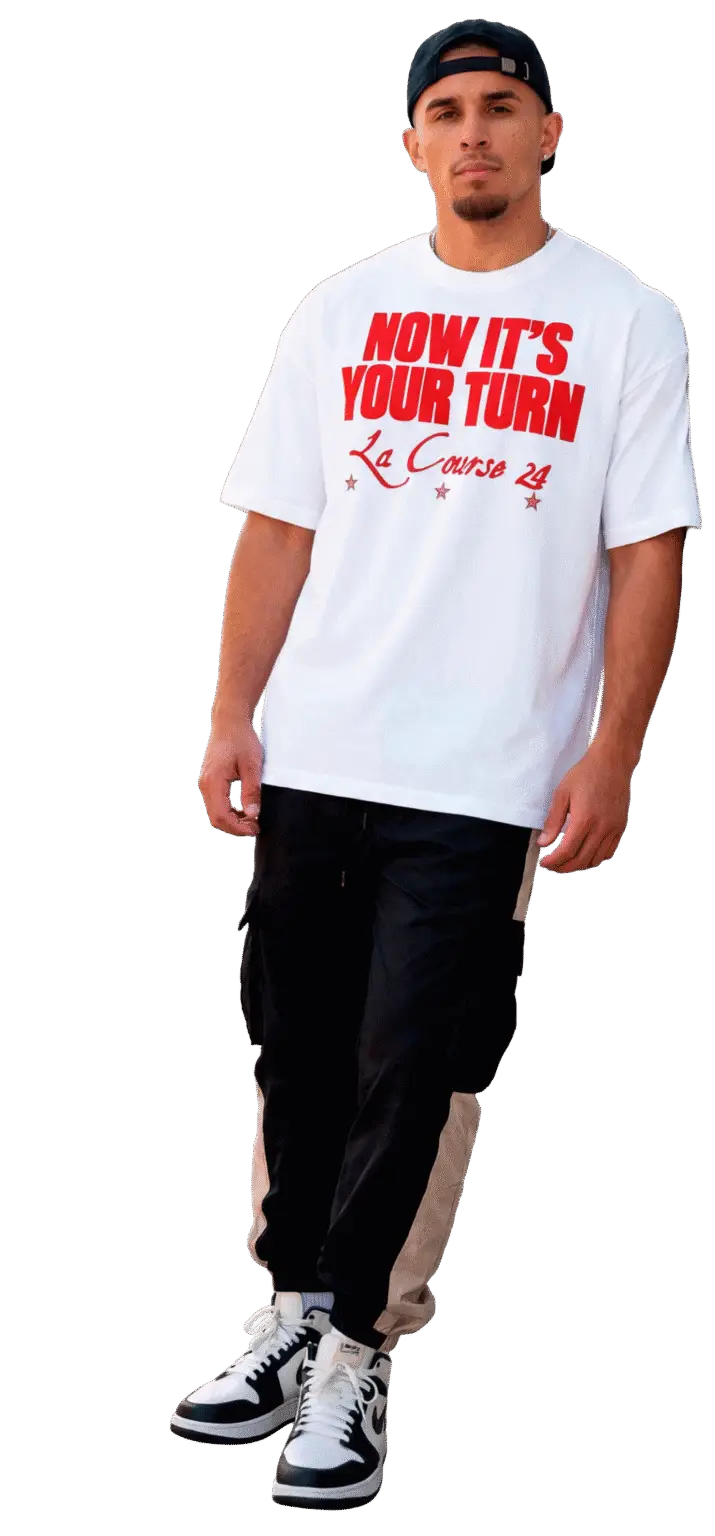 Joven vistiendo ropa urbana Trial Niyt.